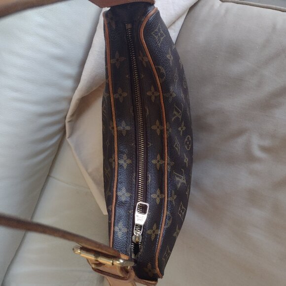 RARE Cute Authentic Louis Vuitton Crescent Bag๐น - Picture 10 of 13